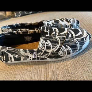 Tom’s Classic Black Grey Canvas Paint